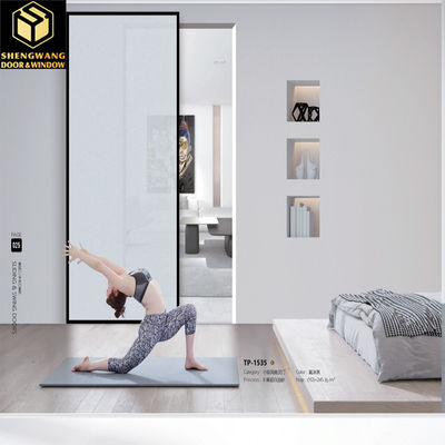 Porte coulissante en verre en aluminium avec une poignée en acier inoxydable et une couleur argentée pour un look élégant